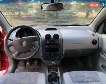 Красный Шевроле Авео, объемом двигателя 1.5 л и пробегом 223 тыс. км за 3200 $, фото 11 на Automoto.ua