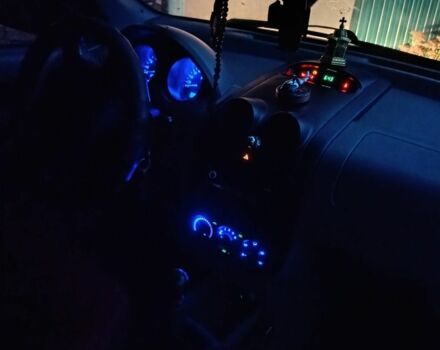 Червоний Шевроле Авео, об'ємом двигуна 2 л та пробігом 250 тис. км за 2500 $, фото 4 на Automoto.ua