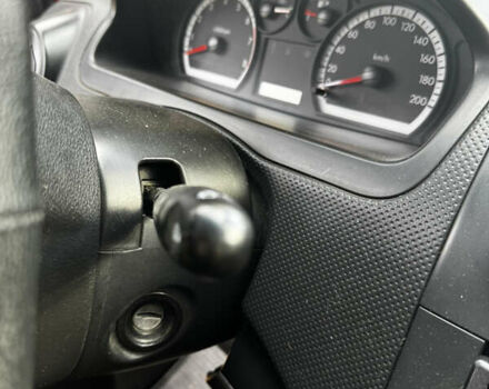 Красный Шевроле Авео, объемом двигателя 1.4 л и пробегом 168 тыс. км за 3700 $, фото 5 на Automoto.ua