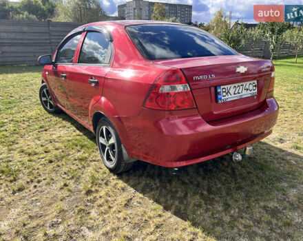 Красный Шевроле Авео, объемом двигателя 1.5 л и пробегом 180 тыс. км за 4500 $, фото 3 на Automoto.ua