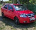 Красный Шевроле Авео, объемом двигателя 1.5 л и пробегом 200 тыс. км за 4500 $, фото 1 на Automoto.ua