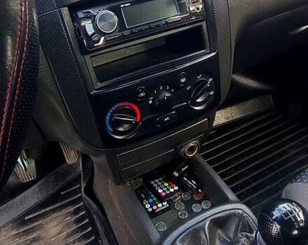 Красный Шевроле Авео, объемом двигателя 1.5 л и пробегом 250 тыс. км за 2200 $, фото 5 на Automoto.ua