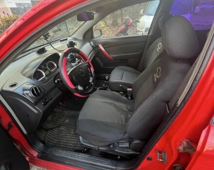 Красный Шевроле Авео, объемом двигателя 1.5 л и пробегом 184 тыс. км за 3000 $, фото 10 на Automoto.ua