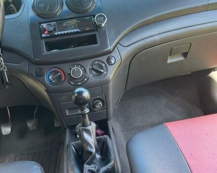 Красный Шевроле Авео, объемом двигателя 1.5 л и пробегом 210 тыс. км за 3400 $, фото 6 на Automoto.ua