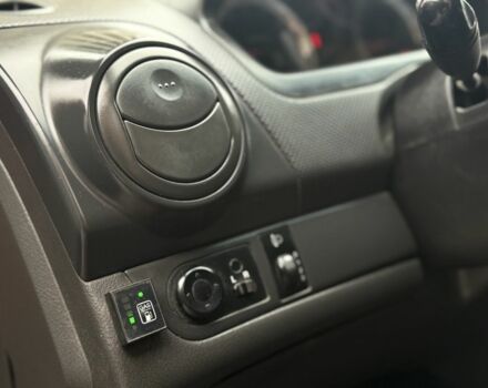 Красный Шевроле Авео, объемом двигателя 1.5 л и пробегом 280 тыс. км за 2800 $, фото 6 на Automoto.ua