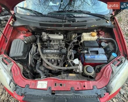 Червоний Шевроле Авео, об'ємом двигуна 1.5 л та пробігом 184 тис. км за 3000 $, фото 5 на Automoto.ua
