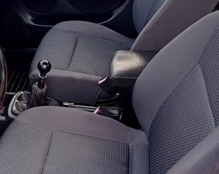 Красный Шевроле Авео, объемом двигателя 1.5 л и пробегом 250 тыс. км за 2200 $, фото 2 на Automoto.ua