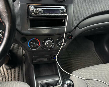 Красный Шевроле Авео, объемом двигателя 1.5 л и пробегом 107 тыс. км за 2100 $, фото 10 на Automoto.ua