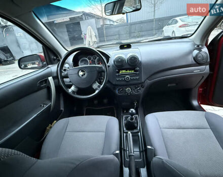 Красный Шевроле Авео, объемом двигателя 1.4 л и пробегом 180 тыс. км за 3300 $, фото 11 на Automoto.ua