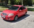 Красный Шевроле Авео, объемом двигателя 1.5 л и пробегом 201 тыс. км за 4000 $, фото 5 на Automoto.ua
