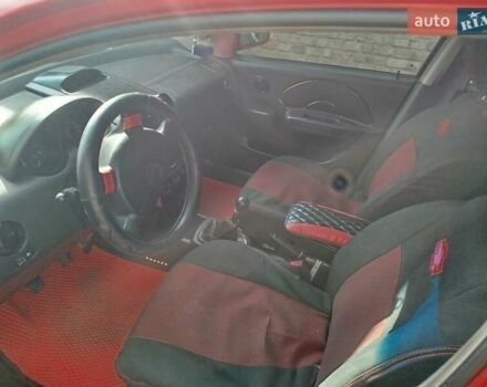Красный Шевроле Авео, объемом двигателя 1.5 л и пробегом 226 тыс. км за 3500 $, фото 2 на Automoto.ua