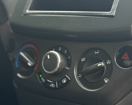 Красный Шевроле Авео, объемом двигателя 1.5 л и пробегом 280 тыс. км за 2800 $, фото 4 на Automoto.ua