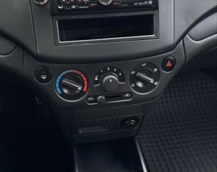 Красный Шевроле Авео, объемом двигателя 1.5 л и пробегом 27 тыс. км за 6100 $, фото 13 на Automoto.ua