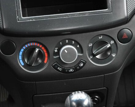 Красный Шевроле Авео, объемом двигателя 1.5 л и пробегом 87 тыс. км за 4800 $, фото 17 на Automoto.ua