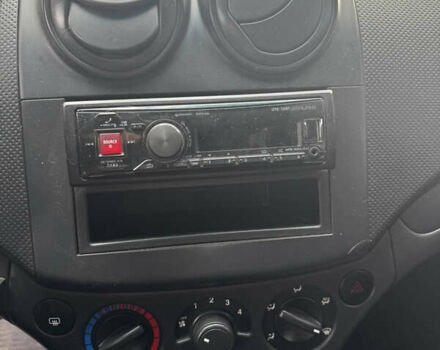 Красный Шевроле Авео, объемом двигателя 1.4 л и пробегом 168 тыс. км за 3700 $, фото 6 на Automoto.ua