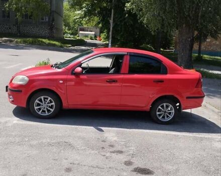 Красный Шевроле Авео, объемом двигателя 1.5 л и пробегом 201 тыс. км за 4000 $, фото 1 на Automoto.ua