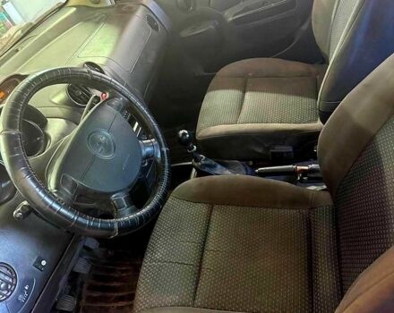 Красный Шевроле Авео, объемом двигателя 1.5 л и пробегом 150 тыс. км за 2600 $, фото 8 на Automoto.ua