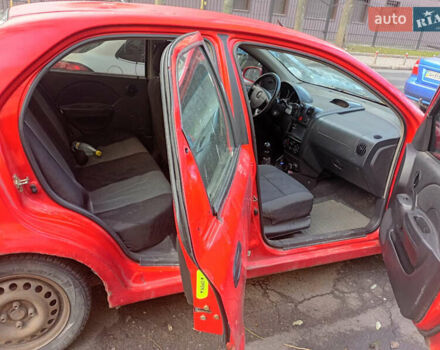 Червоний Шевроле Авео, об'ємом двигуна 1.4 л та пробігом 326 тис. км за 1700 $, фото 4 на Automoto.ua