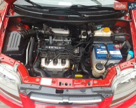 Красный Шевроле Авео, объемом двигателя 1.5 л и пробегом 196 тыс. км за 3300 $, фото 6 на Automoto.ua