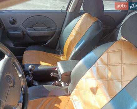 Красный Шевроле Авео, объемом двигателя 1.5 л и пробегом 191 тыс. км за 2700 $, фото 7 на Automoto.ua