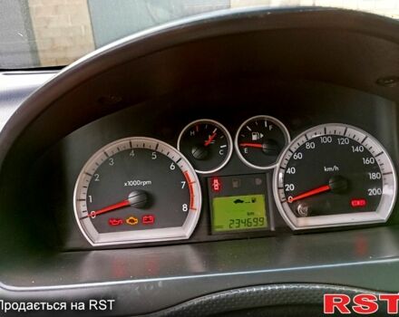 Красный Шевроле Авео, объемом двигателя 1.5 л и пробегом 240 тыс. км за 3500 $, фото 3 на Automoto.ua