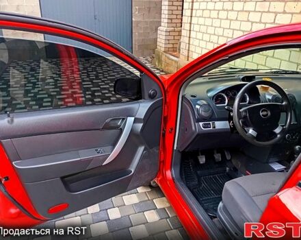Красный Шевроле Авео, объемом двигателя 1.5 л и пробегом 240 тыс. км за 3500 $, фото 5 на Automoto.ua