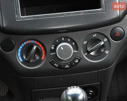 Красный Шевроле Авео, объемом двигателя 1.5 л и пробегом 87 тыс. км за 4800 $, фото 16 на Automoto.ua