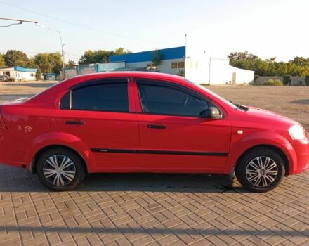 Красный Шевроле Авео, объемом двигателя 1.5 л и пробегом 142 тыс. км за 3700 $, фото 1 на Automoto.ua