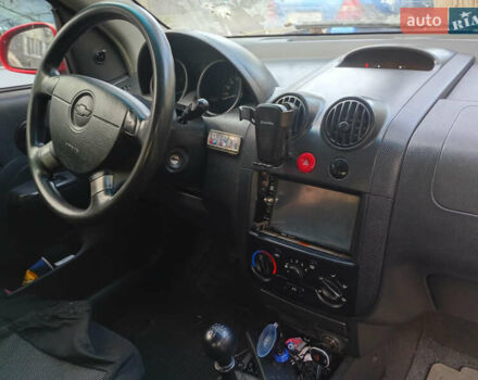 Червоний Шевроле Авео, об'ємом двигуна 1.4 л та пробігом 326 тис. км за 1500 $, фото 5 на Automoto.ua