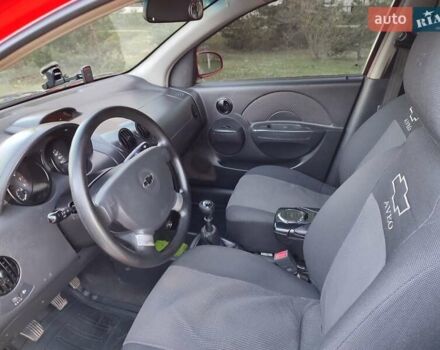 Красный Шевроле Авео, объемом двигателя 1.5 л и пробегом 190 тыс. км за 3300 $, фото 13 на Automoto.ua