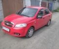 Красный Шевроле Авео, объемом двигателя 1.5 л и пробегом 325 тыс. км за 2900 $, фото 1 на Automoto.ua