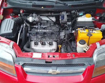 Красный Шевроле Авео, объемом двигателя 1.5 л и пробегом 210 тыс. км за 4000 $, фото 1 на Automoto.ua