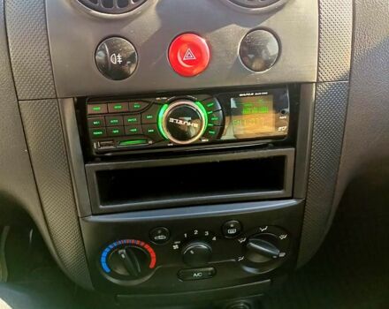 Красный Шевроле Авео, объемом двигателя 1.5 л и пробегом 190 тыс. км за 3100 $, фото 10 на Automoto.ua