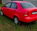 Красный Шевроле Авео, объемом двигателя 1.5 л и пробегом 250 тыс. км за 2200 $, фото 1 на Automoto.ua
