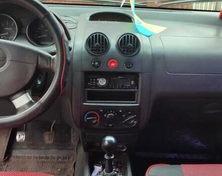 Красный Шевроле Авео, объемом двигателя 1.5 л и пробегом 160 тыс. км за 3300 $, фото 1 на Automoto.ua