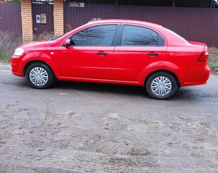 Красный Шевроле Авео, объемом двигателя 1.5 л и пробегом 180 тыс. км за 4500 $, фото 2 на Automoto.ua
