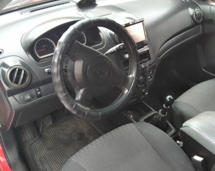 Красный Шевроле Авео, объемом двигателя 1.5 л и пробегом 325 тыс. км за 2900 $, фото 6 на Automoto.ua