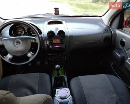Красный Шевроле Авео, объемом двигателя 1.5 л и пробегом 190 тыс. км за 3300 $, фото 9 на Automoto.ua
