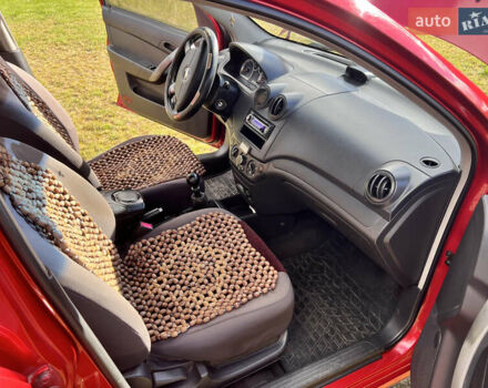 Красный Шевроле Авео, объемом двигателя 1.5 л и пробегом 180 тыс. км за 4500 $, фото 6 на Automoto.ua