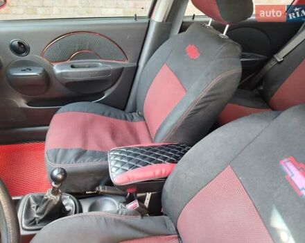 Красный Шевроле Авео, объемом двигателя 1.5 л и пробегом 226 тыс. км за 3500 $, фото 5 на Automoto.ua