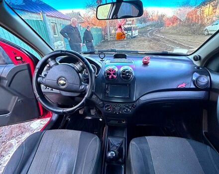 Красный Шевроле Авео, объемом двигателя 1.5 л и пробегом 330 тыс. км за 3600 $, фото 3 на Automoto.ua