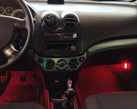 Красный Шевроле Авео, объемом двигателя 1.5 л и пробегом 201 тыс. км за 4000 $, фото 9 на Automoto.ua