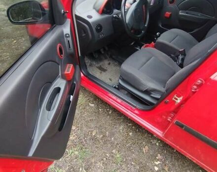 Красный Шевроле Авео, объемом двигателя 1.5 л и пробегом 163 тыс. км за 2100 $, фото 3 на Automoto.ua