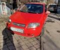 Красный Шевроле Авео, объемом двигателя 1.4 л и пробегом 300 тыс. км за 1500 $, фото 1 на Automoto.ua