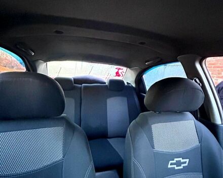 Красный Шевроле Авео, объемом двигателя 1.5 л и пробегом 330 тыс. км за 3600 $, фото 6 на Automoto.ua