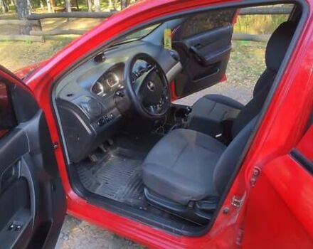 Красный Шевроле Авео, объемом двигателя 1.5 л и пробегом 241 тыс. км за 3500 $, фото 6 на Automoto.ua