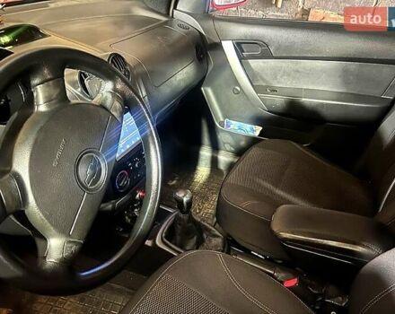 Шевроле Авео 2006 в Никополе на Automoto.ua Красный Шевроле Авео, объемом двигателя 1.5 л и пробегом 280 тыс. км за 2800 $, фото 5 на Automoto.ua