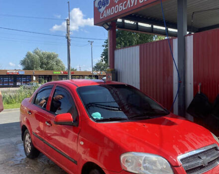 Красный Шевроле Авео, объемом двигателя 1.5 л и пробегом 240 тыс. км за 3703 $, фото 2 на Automoto.ua