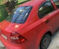 Красный Шевроле Авео, объемом двигателя 1.5 л и пробегом 267 тыс. км за 2750 $, фото 2 на Automoto.ua