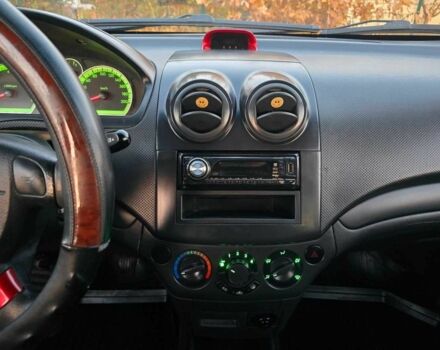 Красный Шевроле Авео, объемом двигателя 0 л и пробегом 180 тыс. км за 3299 $, фото 19 на Automoto.ua